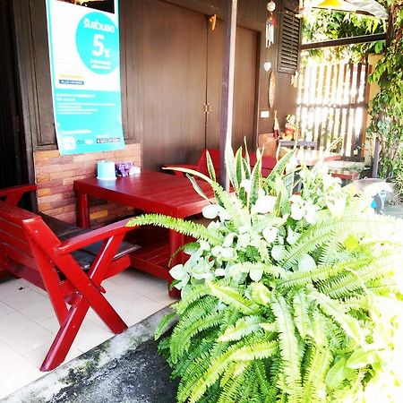 Baan Mai Guesthouse Мехонгсон Екстер'єр фото