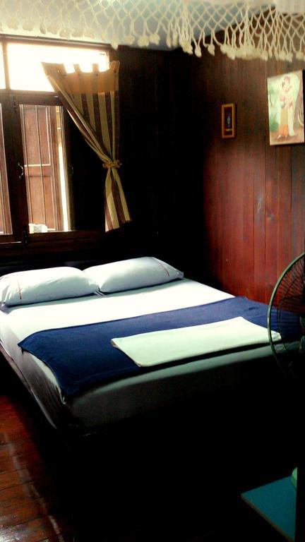 Baan Mai Guesthouse Мехонгсон Номер фото