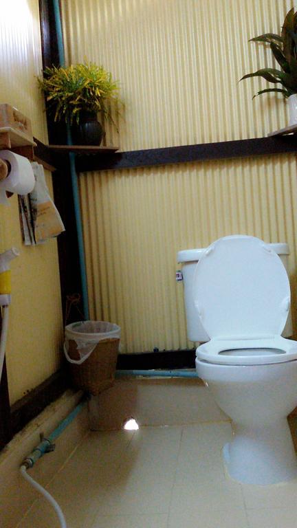 Baan Mai Guesthouse Мехонгсон Номер фото
