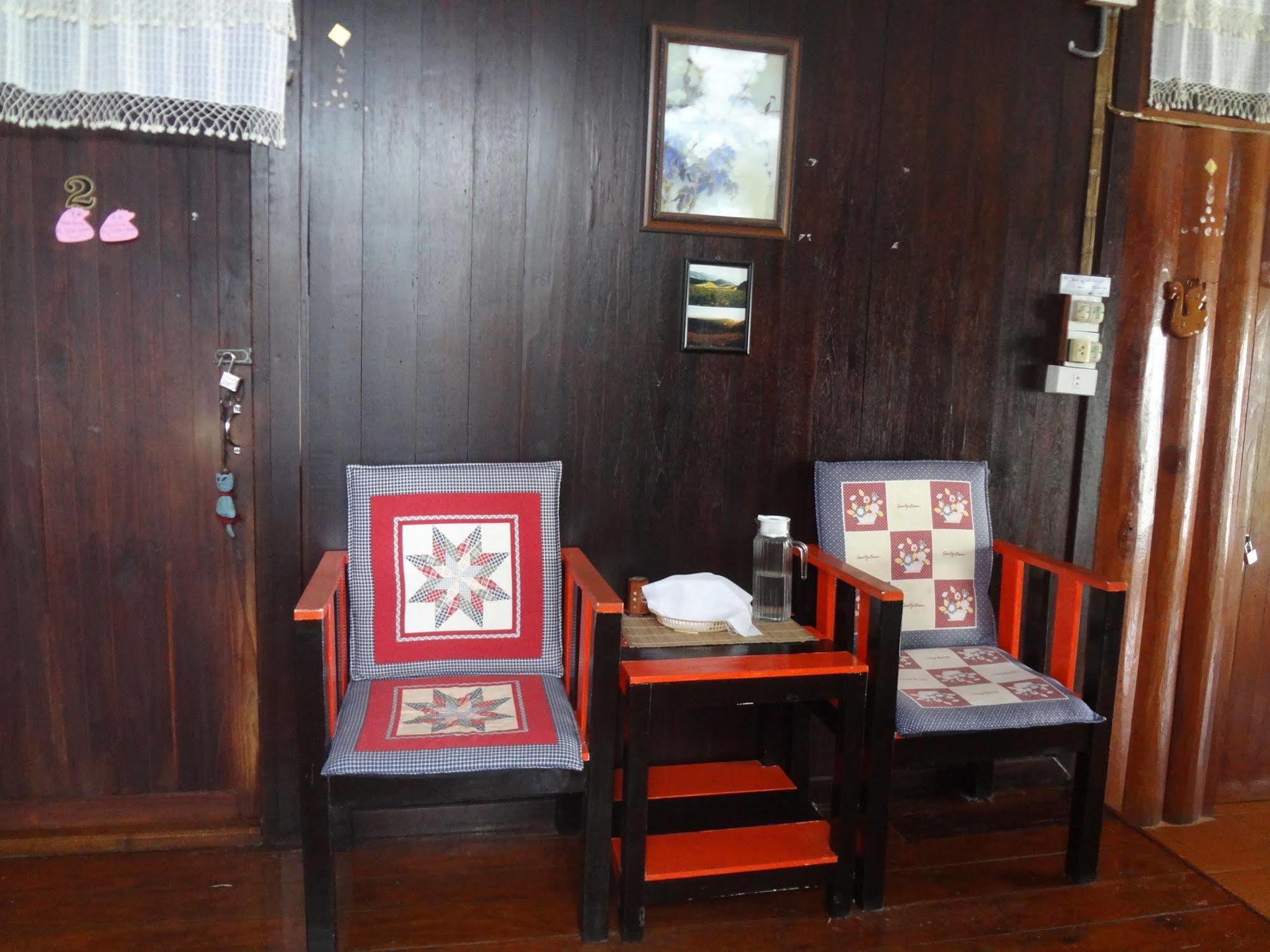 Baan Mai Guesthouse Мехонгсон Екстер'єр фото