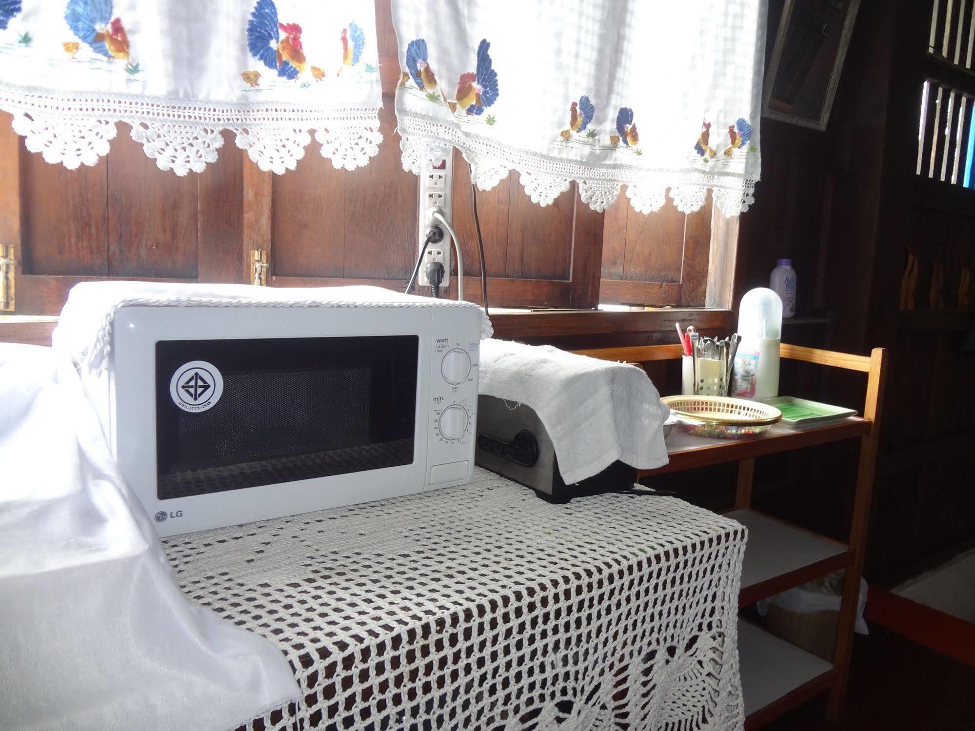 Baan Mai Guesthouse Мехонгсон Екстер'єр фото